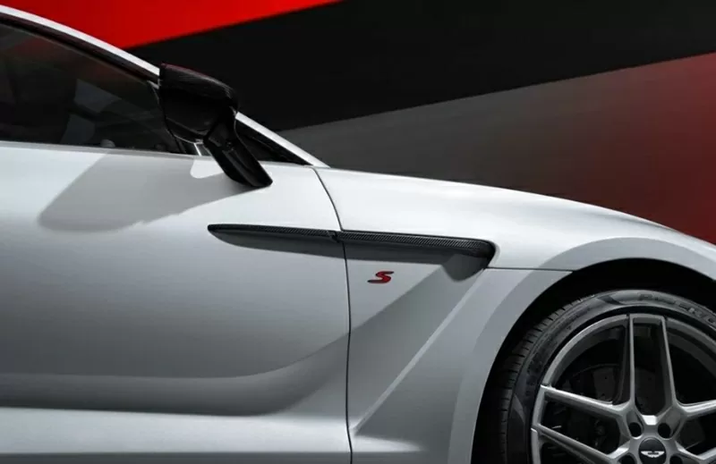 Aston Martin DBX S tiếp tục kế thừa truyền thống gắn ký hiệu “S” từ mẫu xe đua DB3S năm 1953 Aston Martin DBX S tiếp tục kế thừa truyền thống gắn ký hiệu “S” từ mẫu xe đua DB3S năm 1953