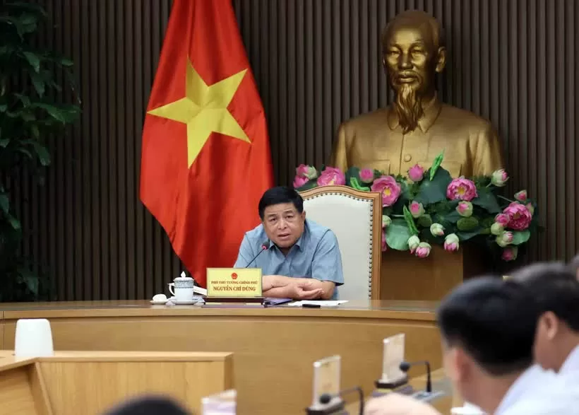 Deputy Prime Minister Nguyen Chi Dung gives opinions on projects serving APEC Economic Leaders' Week 2027