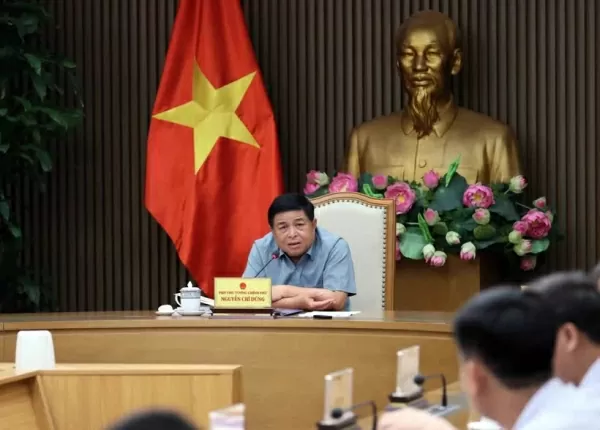 Deputy Prime Minister Nguyen Chi Dung gives opinions on projects serving APEC Economic Leaders' Week 2027