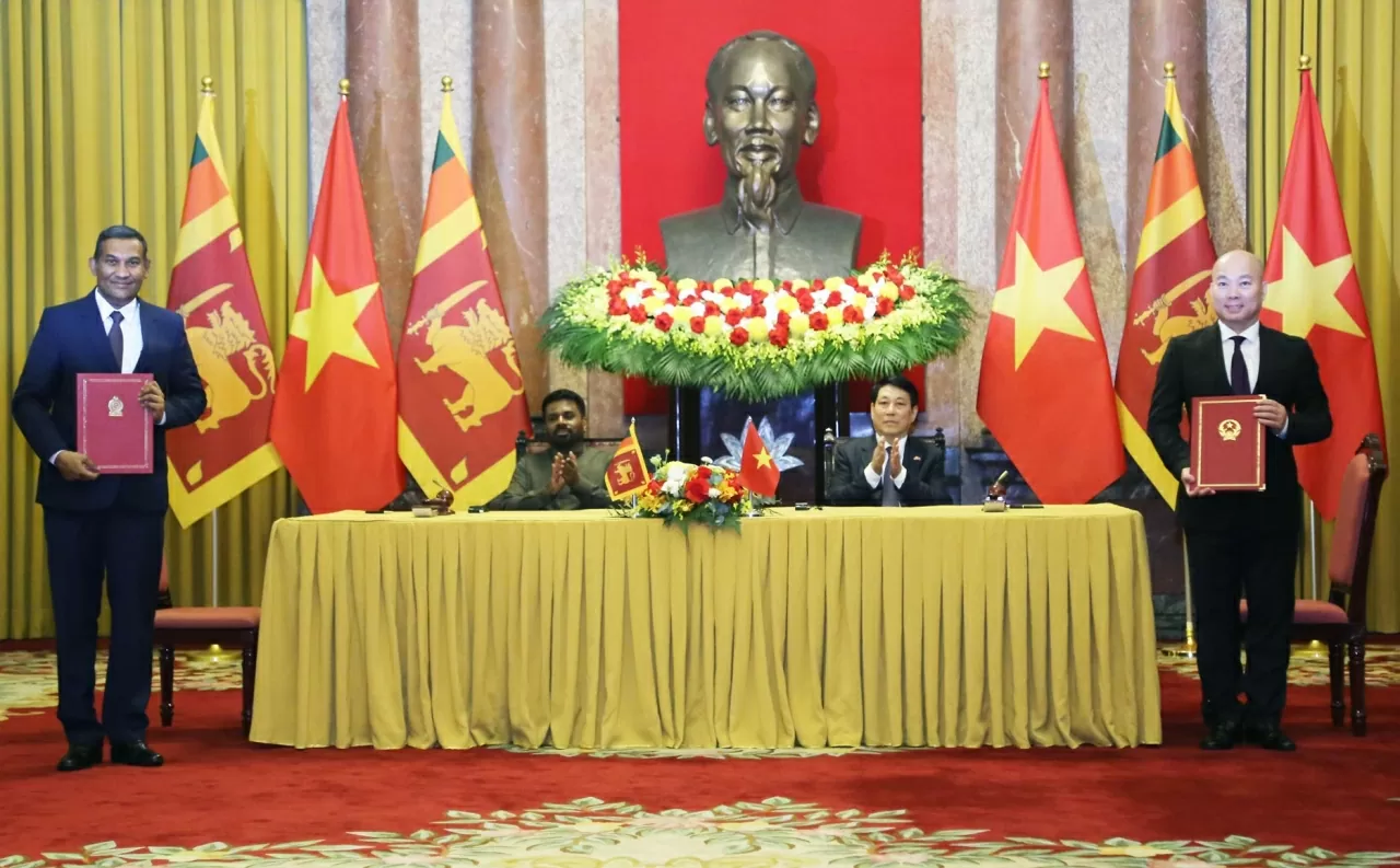 President Luong Cuong and Sri Lankan President Anura Kumara Dissanayaka hold talks in Hanoi