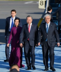 Tổng thống Kazakhstan ra sân bay đón Tổng Bí thư Tô Lâm và Phu nhân