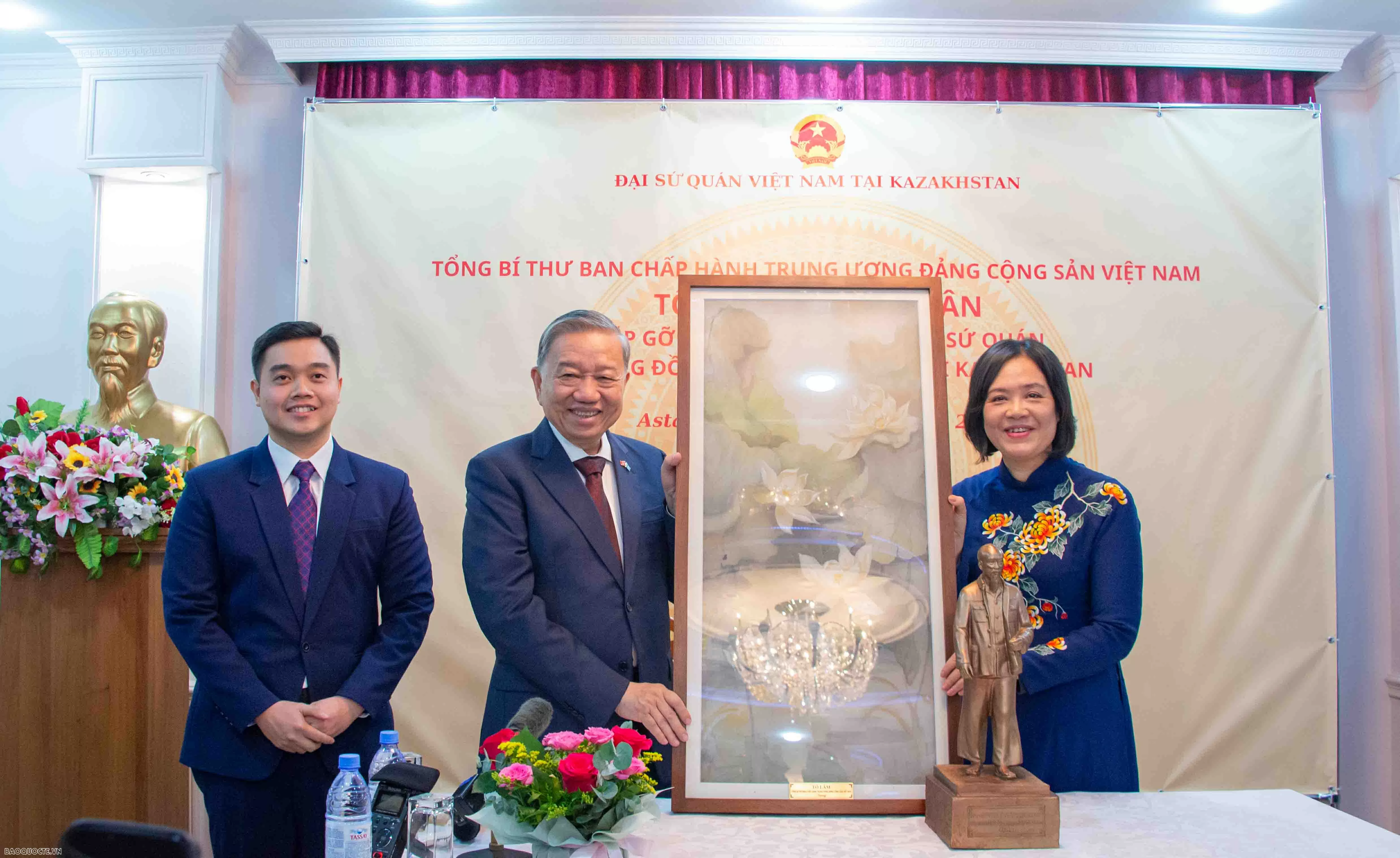 Tổng Bí thư Tô lâm gặp gỡ cộng đồng người Việt Nam tại Kazakhstan