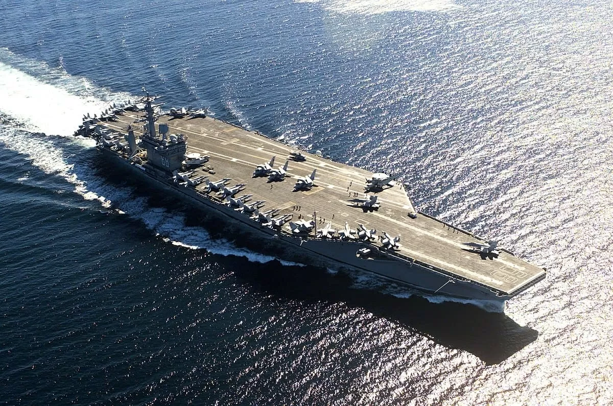Tàu sân bay Mỹ USS Nimitz cùng nhóm tác chiến xuất hiện ở Biển Đông
