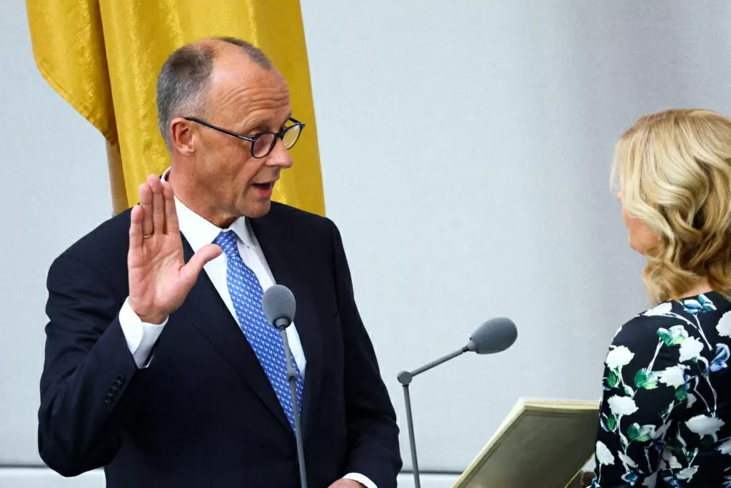 Sau 'cơn sốc' của vòng bỏ phiếu đầu tiên, ông Friedrich MerzĐức chính thức trở thành Thủ tướng Đức. (Nguồn: Reuters) Sau 'cơn sốc' của vòng bỏ phiếu đầu tiên, ông Friedrich MerzĐức chính thức trở thành Thủ tướng Đức. (Nguồn: Reuters)