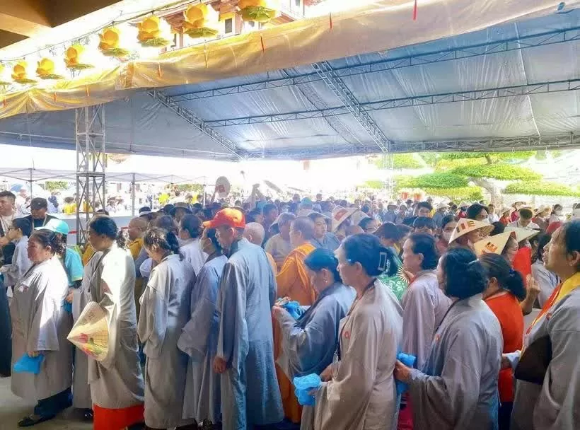 Thousands gather to venerate heart relic of Bodhisattva Thich Quang Duc