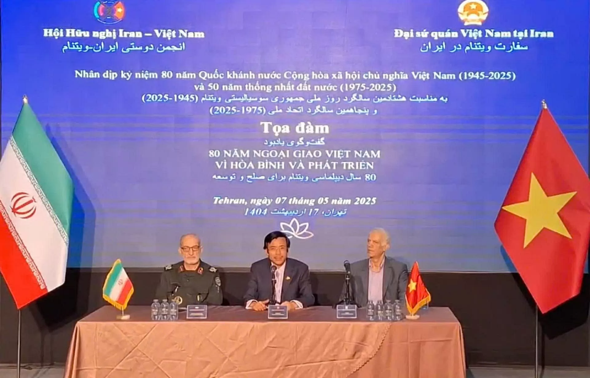 Tọa đàm và triển lãm ảnh về ‘80 năm Ngoại giao Việt Nam vì hòa bình và phát triển’ tại Iran