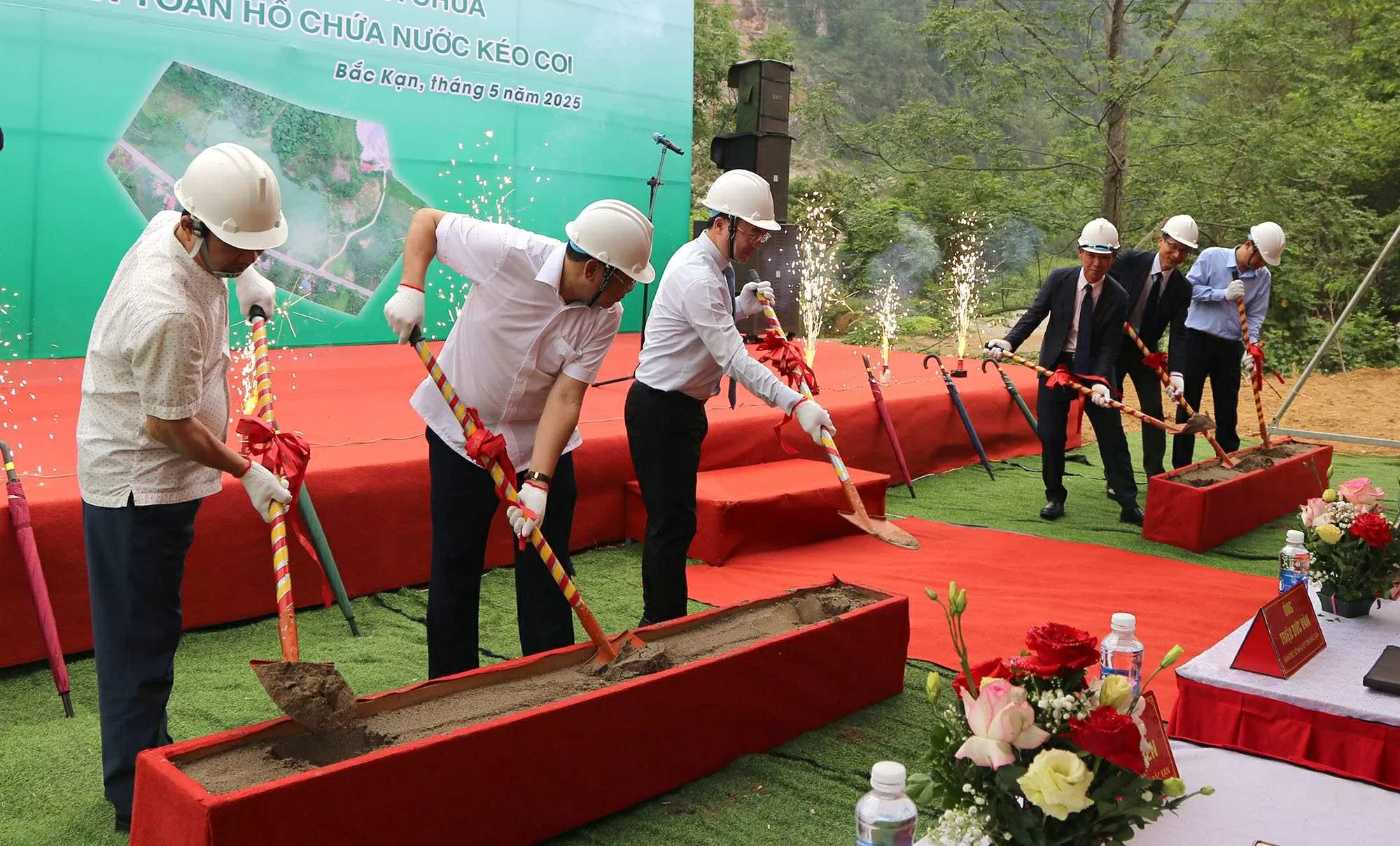 Lãnh đạo tỉnh Bắc Kạn và doanh nghiệp Nhật Bản khởi công Dự án nâng cấp hồ chứa nước Kéo Coi Lãnh đạo tỉnh Bắc Kạn và doanh nghiệp Nhật Bản khởi công Dự án nâng cấp hồ chứa nước Kéo Coi