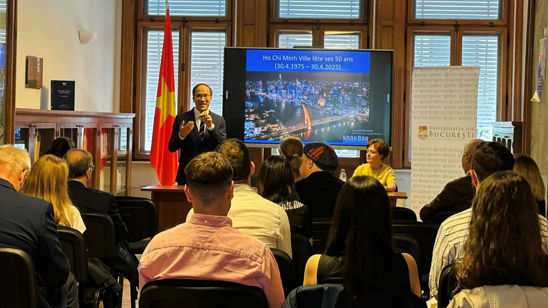 Tọa đàm về chính sách kinh tế đối ngoại của Việt Nam tại Đại học Tổng hợp Bucharest