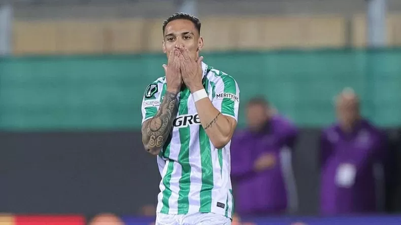 Lại lập siêu phẩm, Antony đưa Betis vào chung kết Conference League