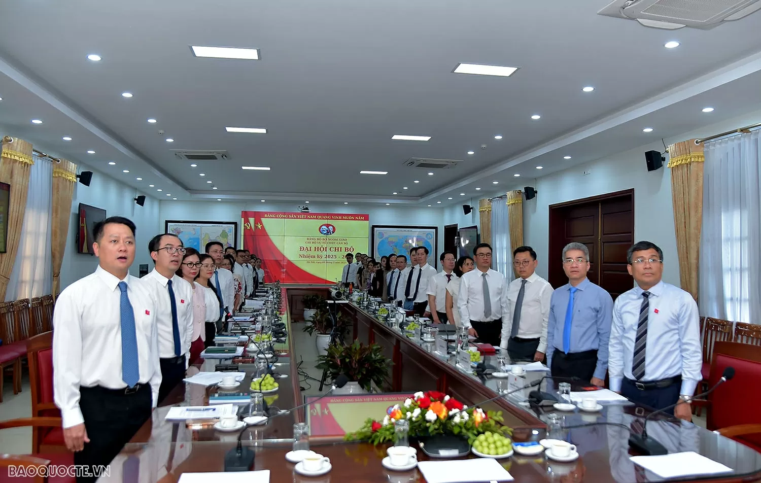 Phát huy vai trò hạt nhân chính trị, nâng cao hiệu quả công tác tổ chức, cán bộ của Bộ Ngoại giao trong tình hình mới