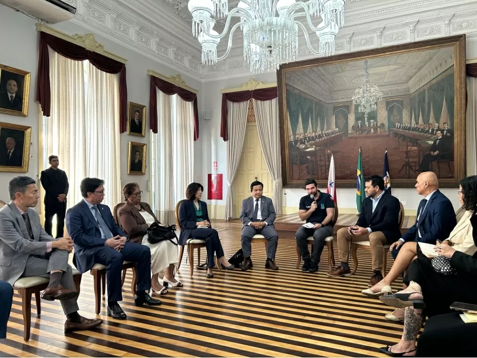 Đại sứ Bùi Văn Nghị cùng các đại sứ ASEAN tại Brazil thăm và làm việc tại Tại cuộc gặp với Thị trưởng Belém, ông Igor Normando