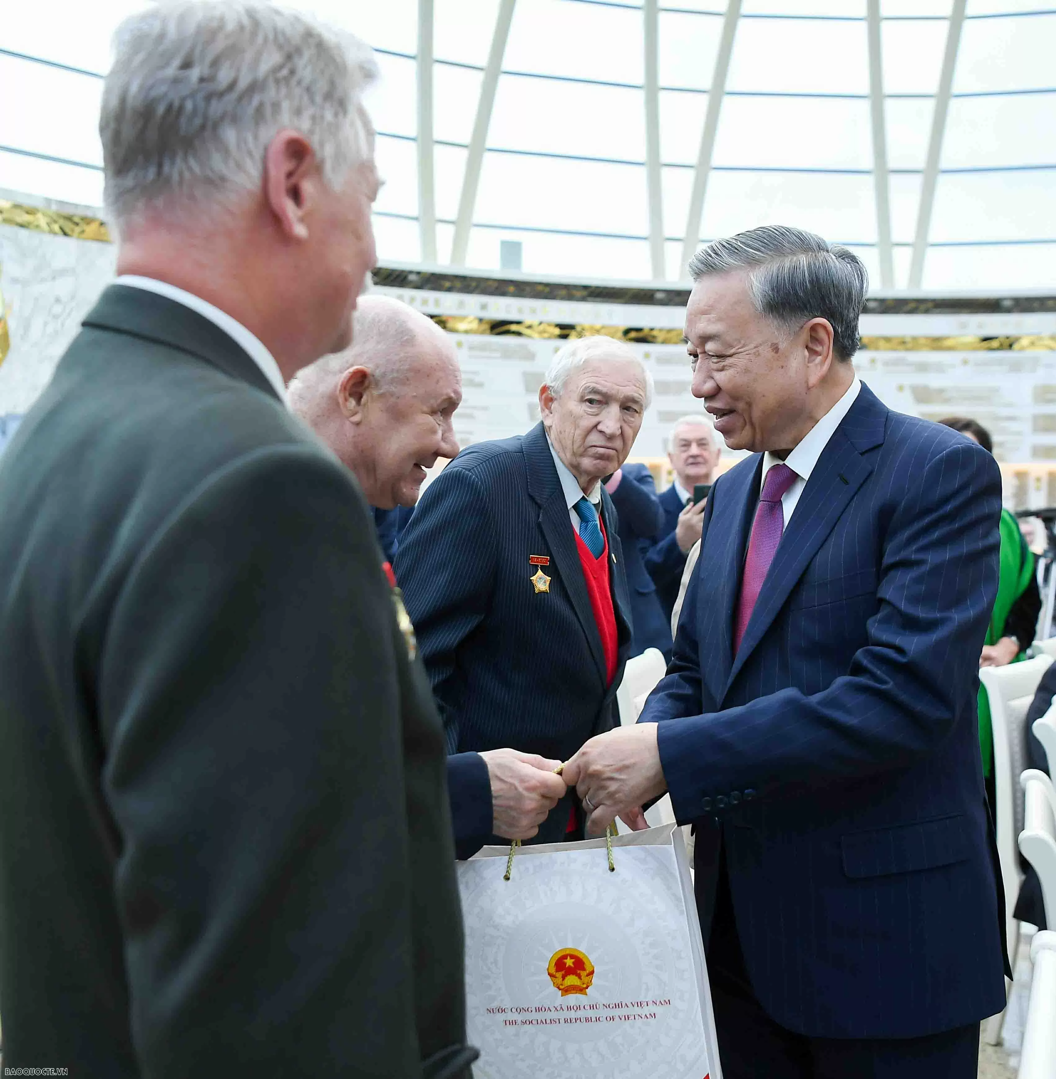 Party General Secretary To Lam receives Belarusian friendship associations in Minsk
