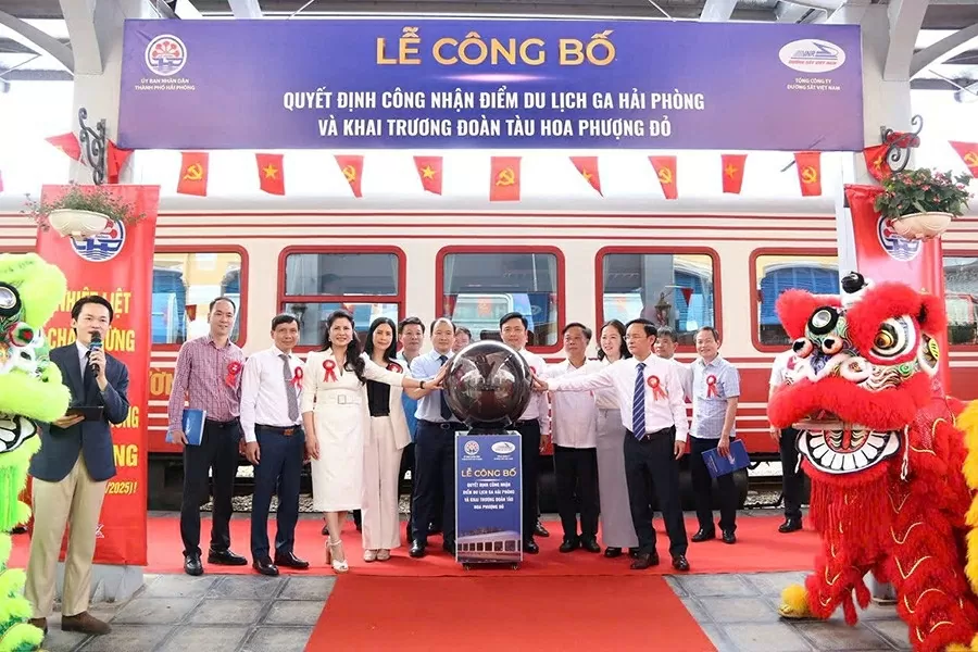 Công nhận Điểm du lịch Ga đường sắt Hải Phòng và khai trương Đoàn tàu Hoa phượng đỏ