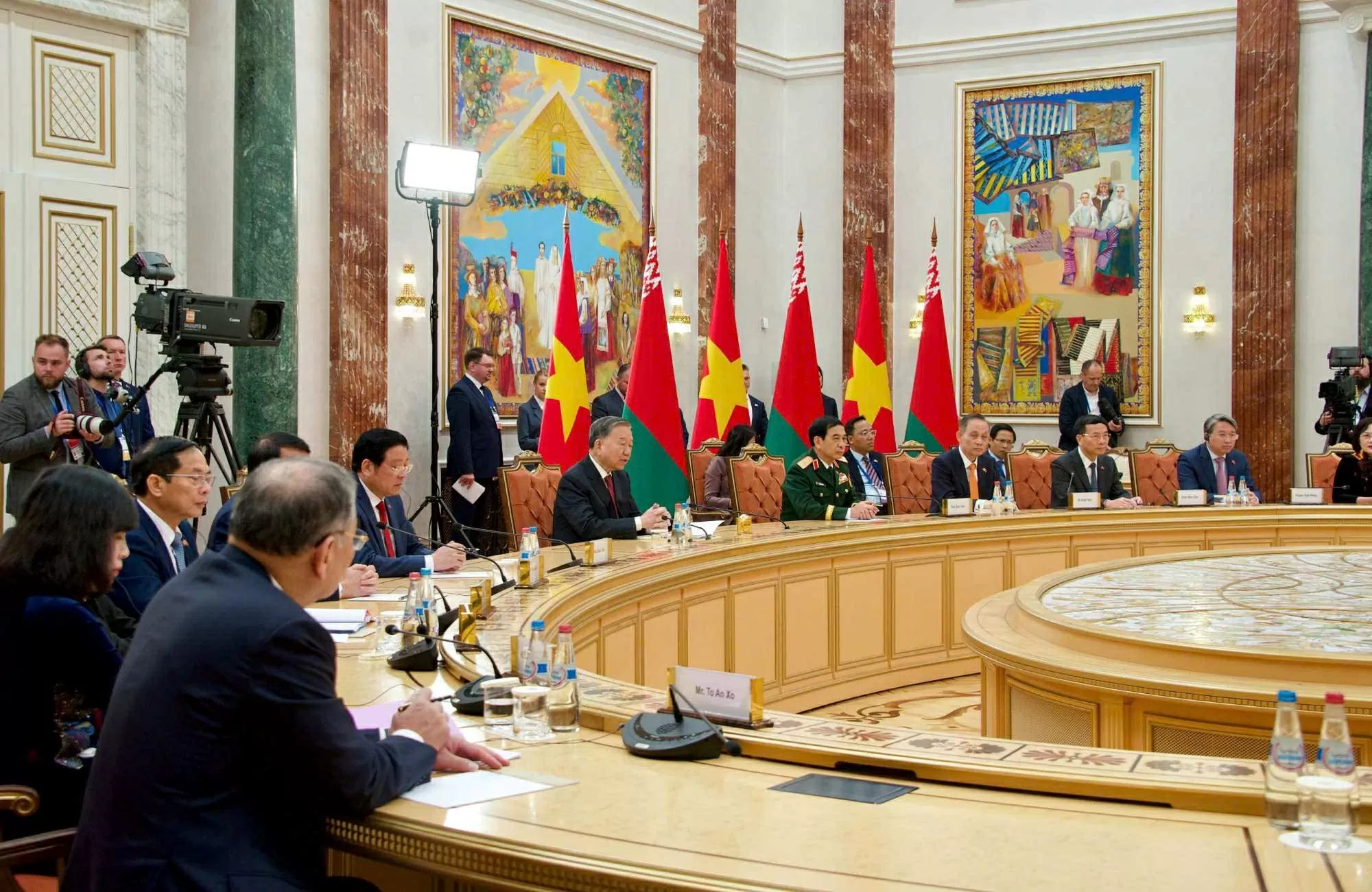 Welcome ceremony held for Party General Secretary To Lam in Minsk