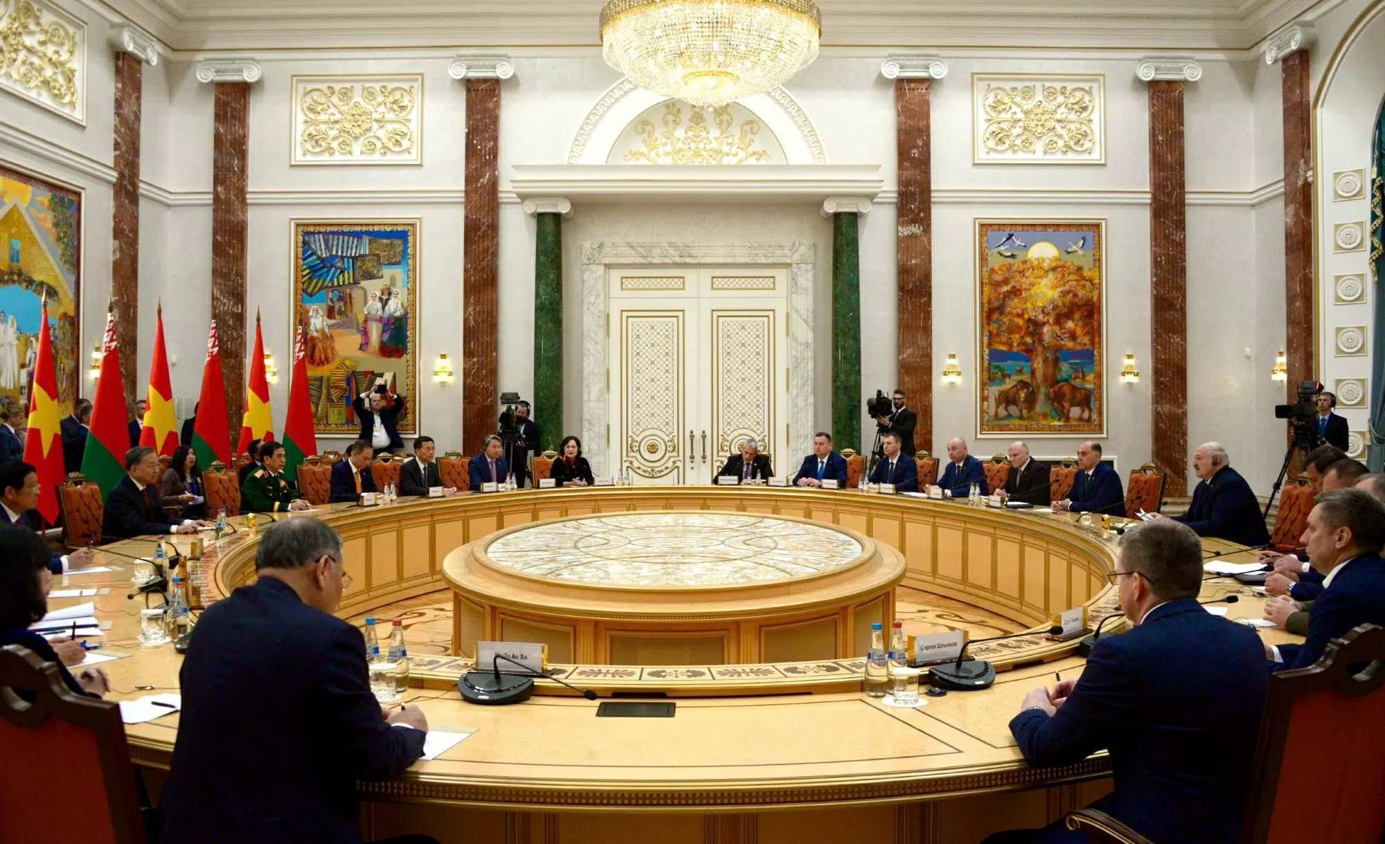 Welcome ceremony held for Party General Secretary To Lam in Minsk