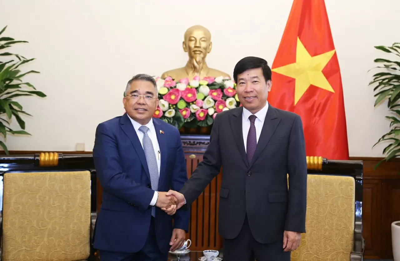 Thứ trưởng Bộ Ngoại giao Nguyễn Mạnh Cường đã tiếp Đại sứ Đặc mệnh toàn quyền Philippines tại Việt Nam Meynardo Los Banos Montealegre. (Ảnh: Thành Long) Thứ trưởng Bộ Ngoại giao Nguyễn Mạnh Cường đã tiếp Đại sứ Đặc mệnh toàn quyền Philippines tại Việt Nam Meynardo Los Banos Montealegre. (Ảnh: Thành Long)