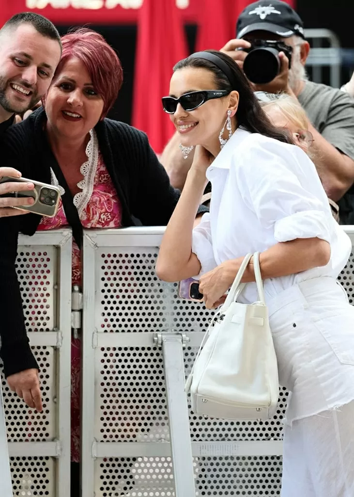 Cannes 2025: Bella Hadid, Halle Berry và dàn sao rạng rỡ trước giờ G