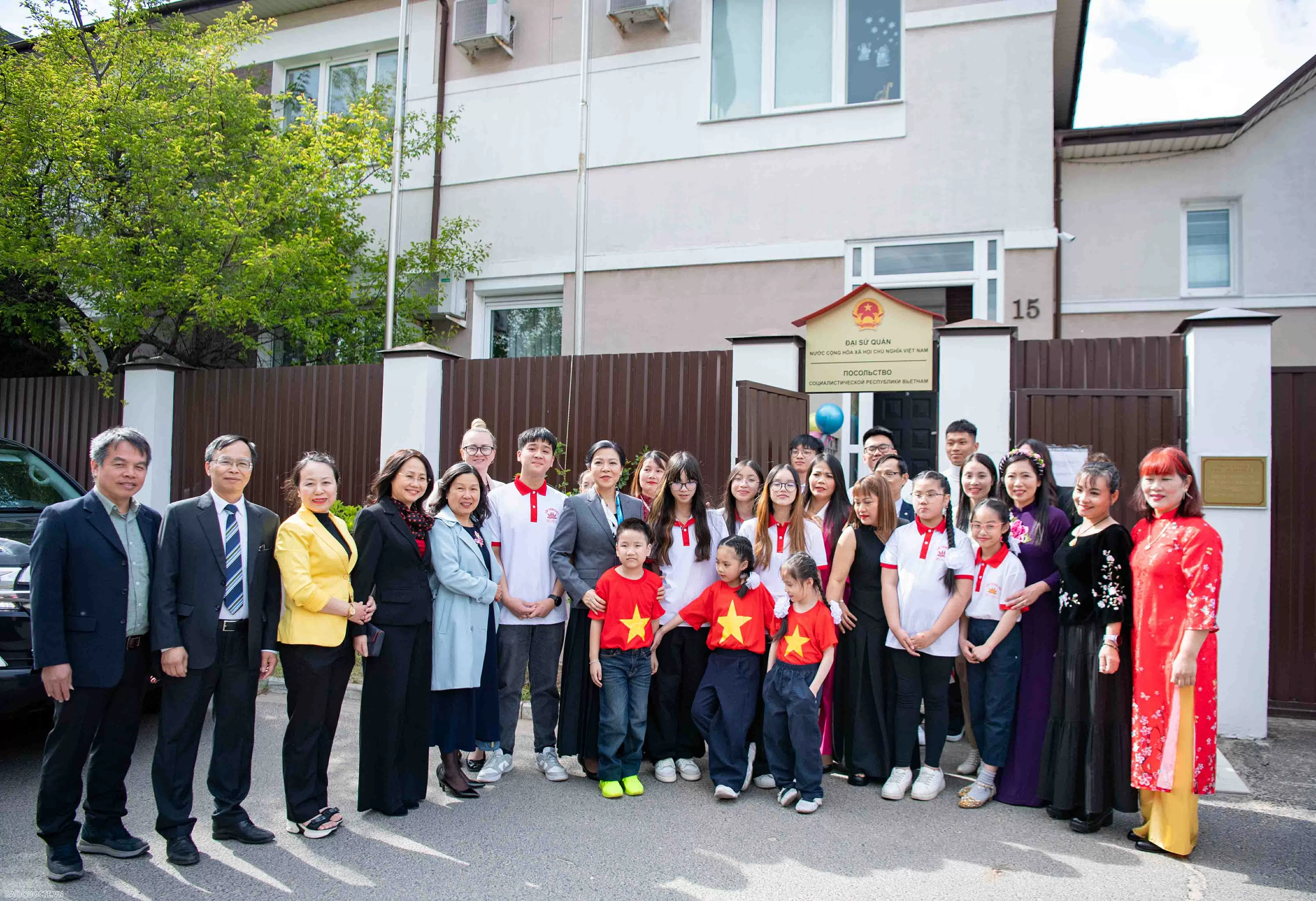 Phu nhân Ngô Phương Ly thăm nơi ươm mầm tiếng Việt cho người Việt ở Belarus