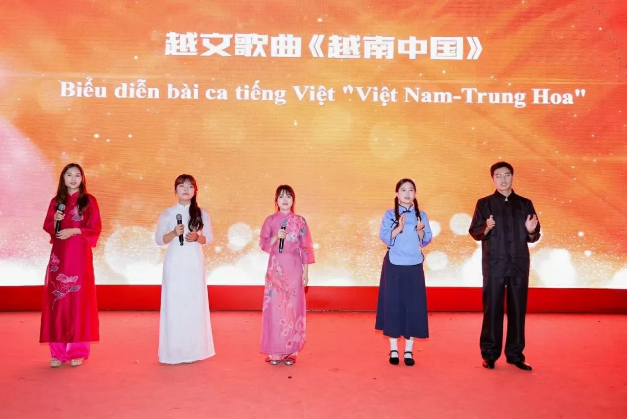 Khai mạc triển lãm chuyên đề 'Đường Cách mạng - Đồng chí Hồ Chí Minh ở Trung Quốc' tại Quảng Châu