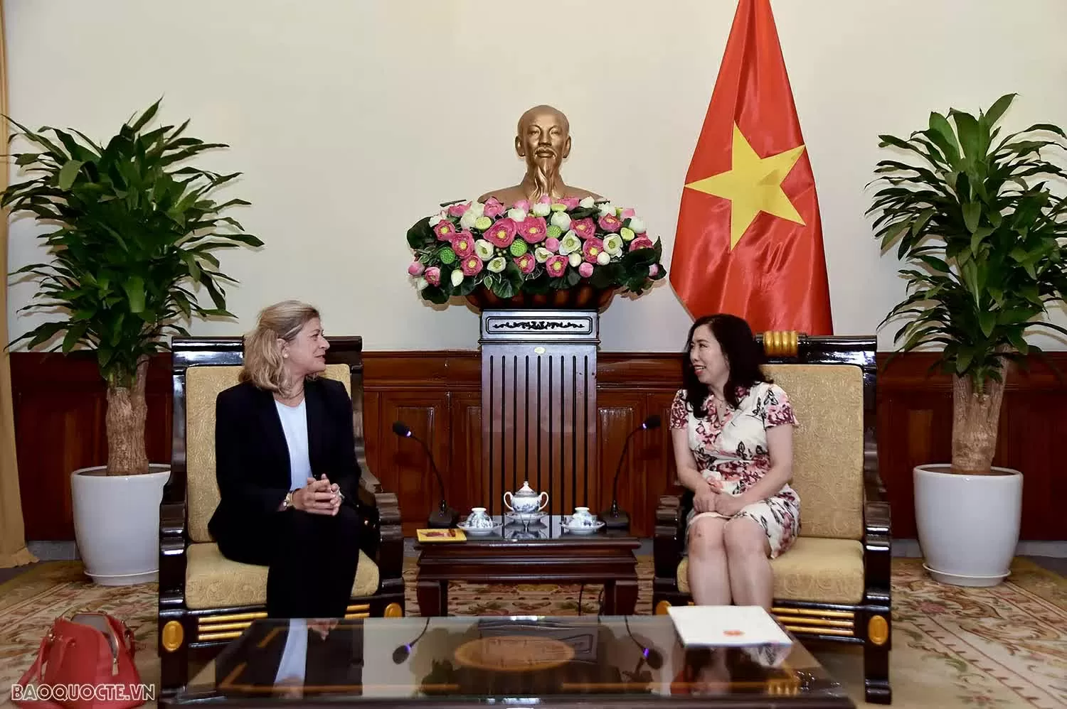 Deputy Foreign Minister Le Thi Thu Hang receives Secretary General of the German FES Foundation on the occasion of the 35th anniversary of FES' presen