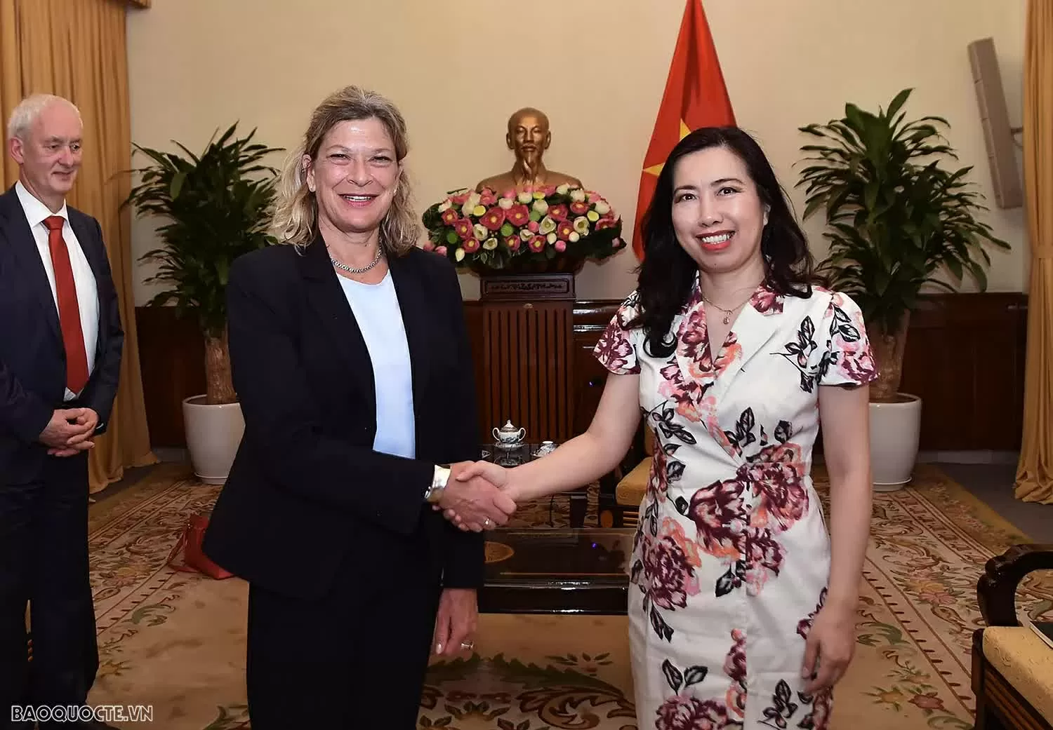 Deputy Foreign Minister Le Thi Thu Hang receives Secretary General of the German FES Foundation on the occasion of the 35th anniversary of FES' presen
