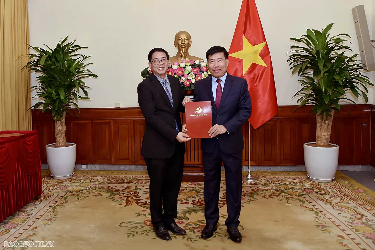 Bộ Ngoại giao kiện toàn nhân sự cơ quan tham mưu giúp việc Đảng ủy Bộ Bộ Ngoại giao kiện toàn nhân sự cơ quan tham mưu giúp việc Đảng ủy Bộ