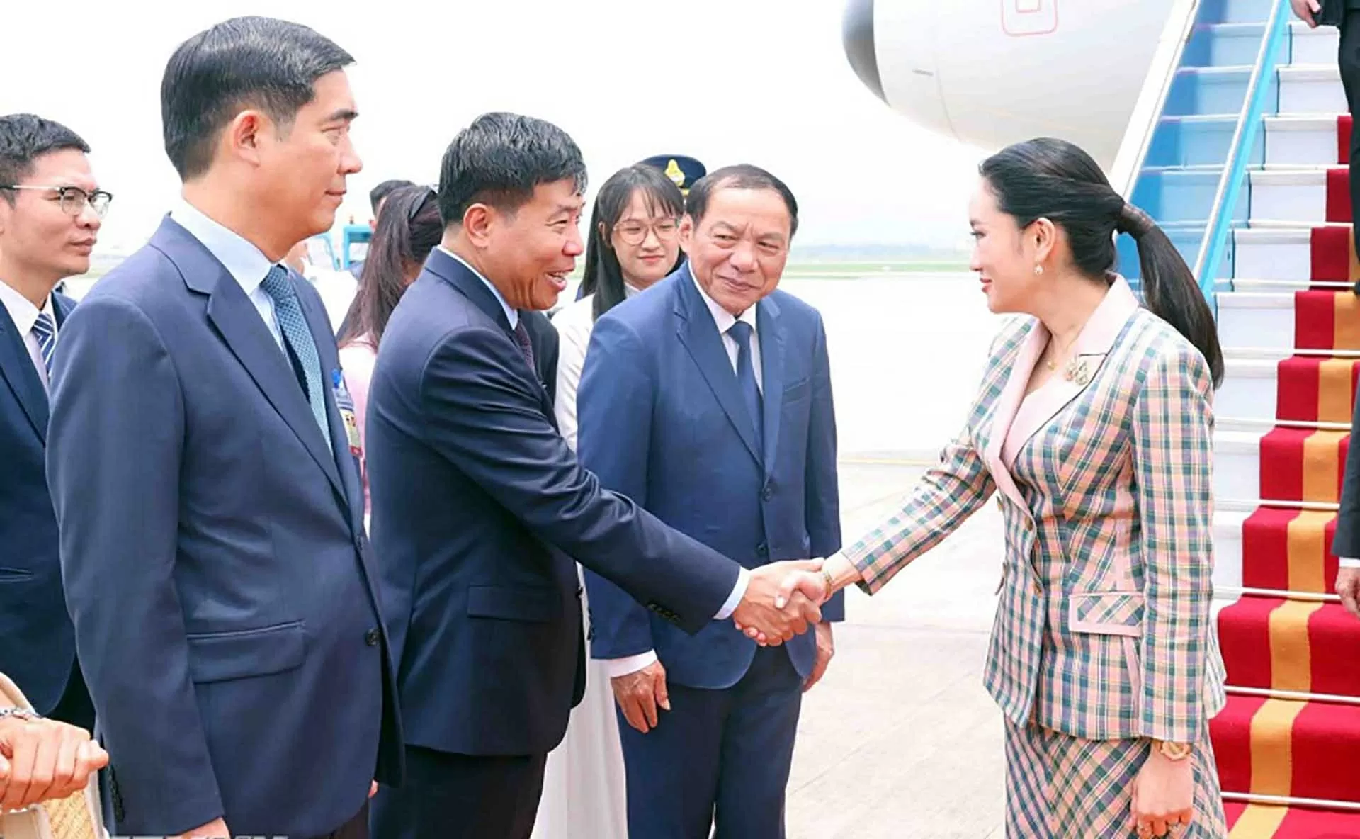 Thủ tướng Thái Lan Paetongtarn Shinawatra đến Hà Nội, bắt đầu chuyến thăm chính thức Việt Nam Thủ tướng Thái Lan Paetongtarn Shinawatra đến Hà Nội, bắt đầu chuyến thăm chính thức Việt Nam