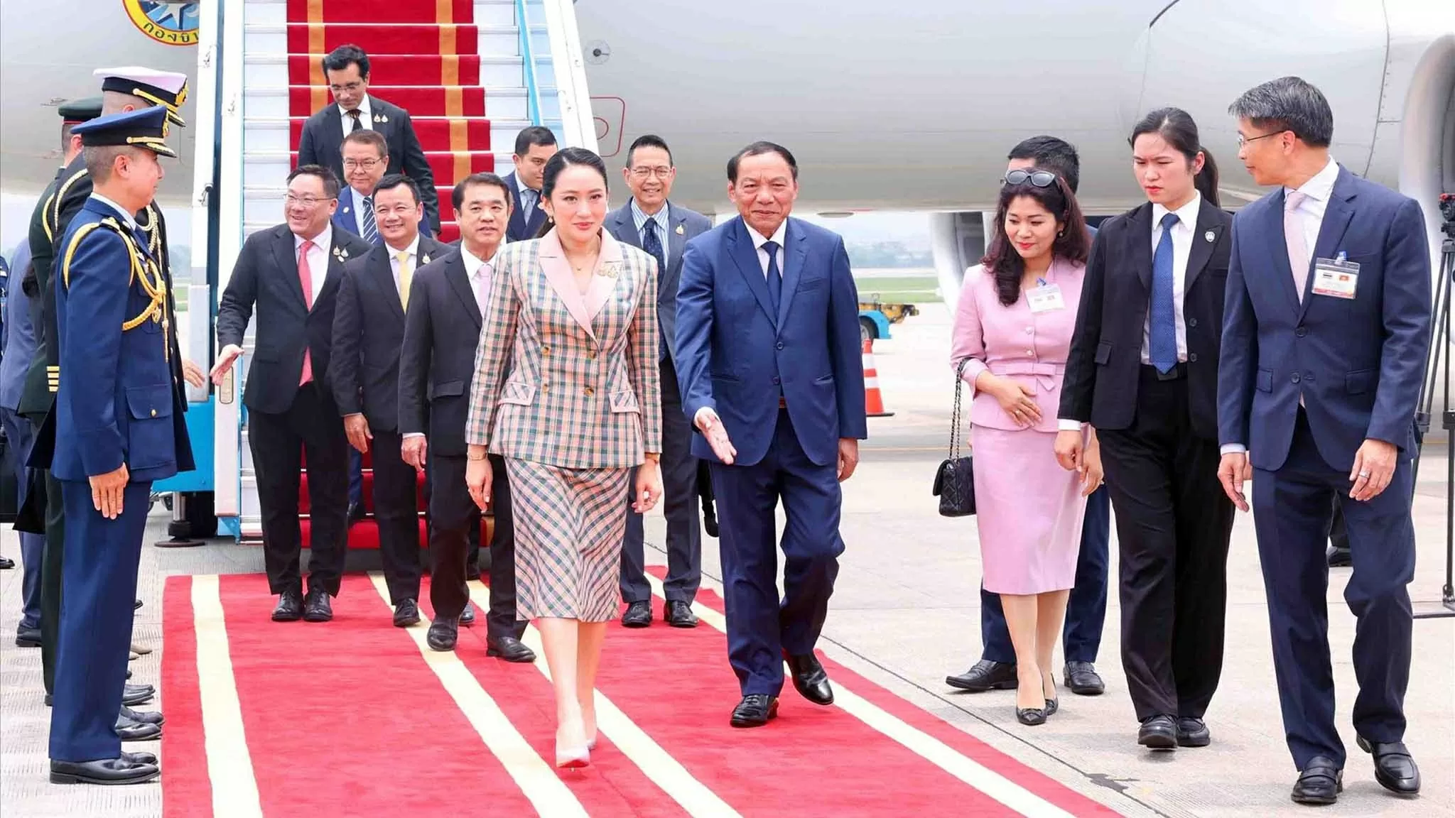 Thai Prime Minister Paetongtarn Shinawatra arrives in Hanoi, beginning official visit to Vietnam