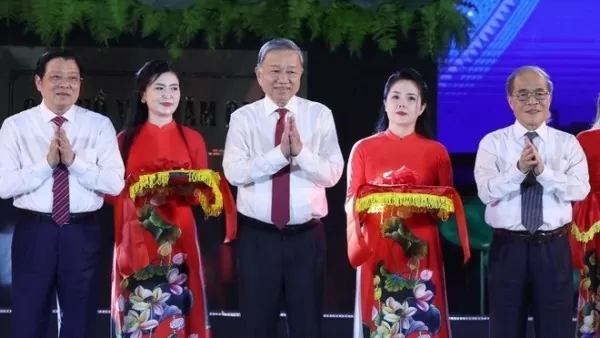 Party General Secretary To Lam attends opening of National Sen Village Festival 2025