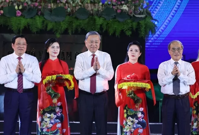 Party General Secretary To Lam attends opening of National Sen Village Festival 2025
