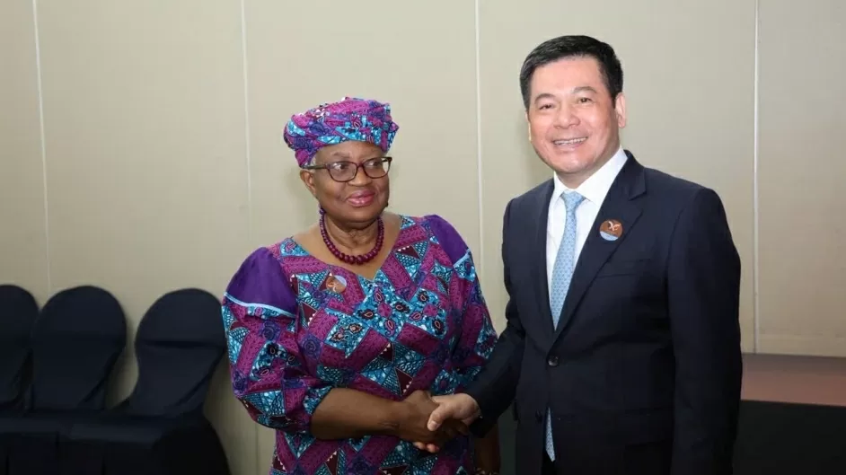 Minister Nguyen Hong Dien, WTO Director-General Okonjo-Iweala hold meeting on global trade
