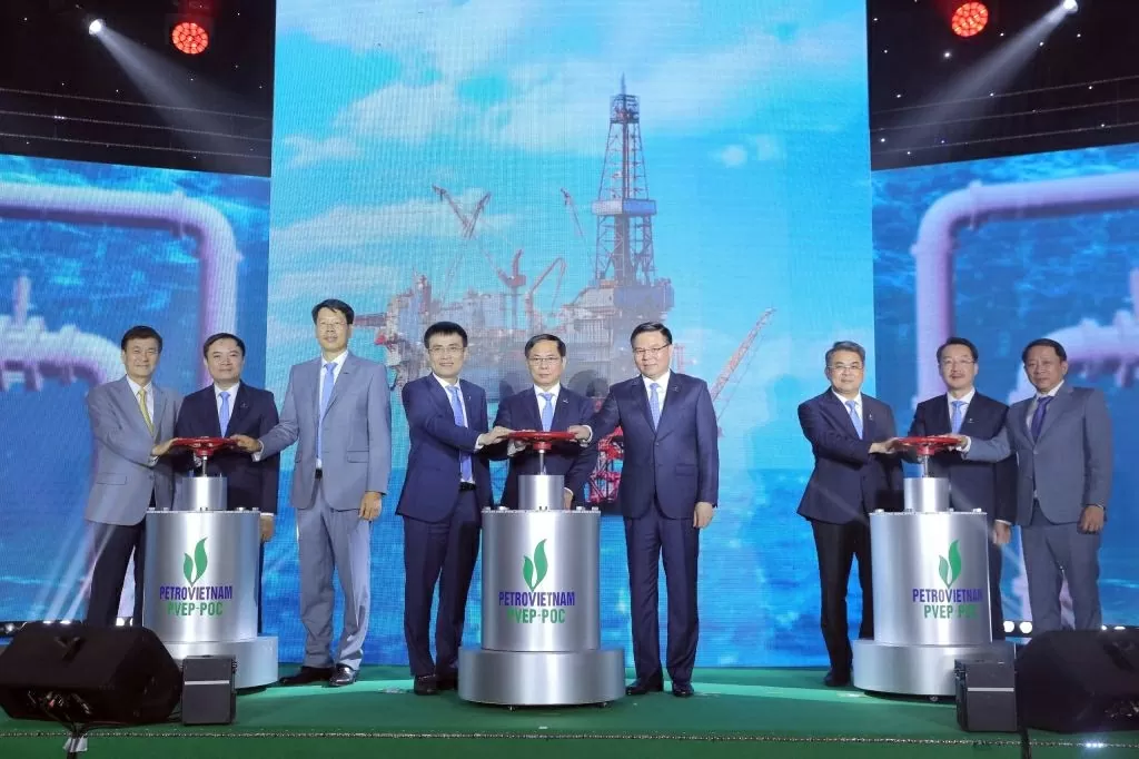 Phó Thủ tướng Bùi Thanh Sơn dự Lễ đón dòng dầu đầu tiên của Dự án phát triển mỏ Đại Hùng giai đoạn 3, Lô 05-1(a)