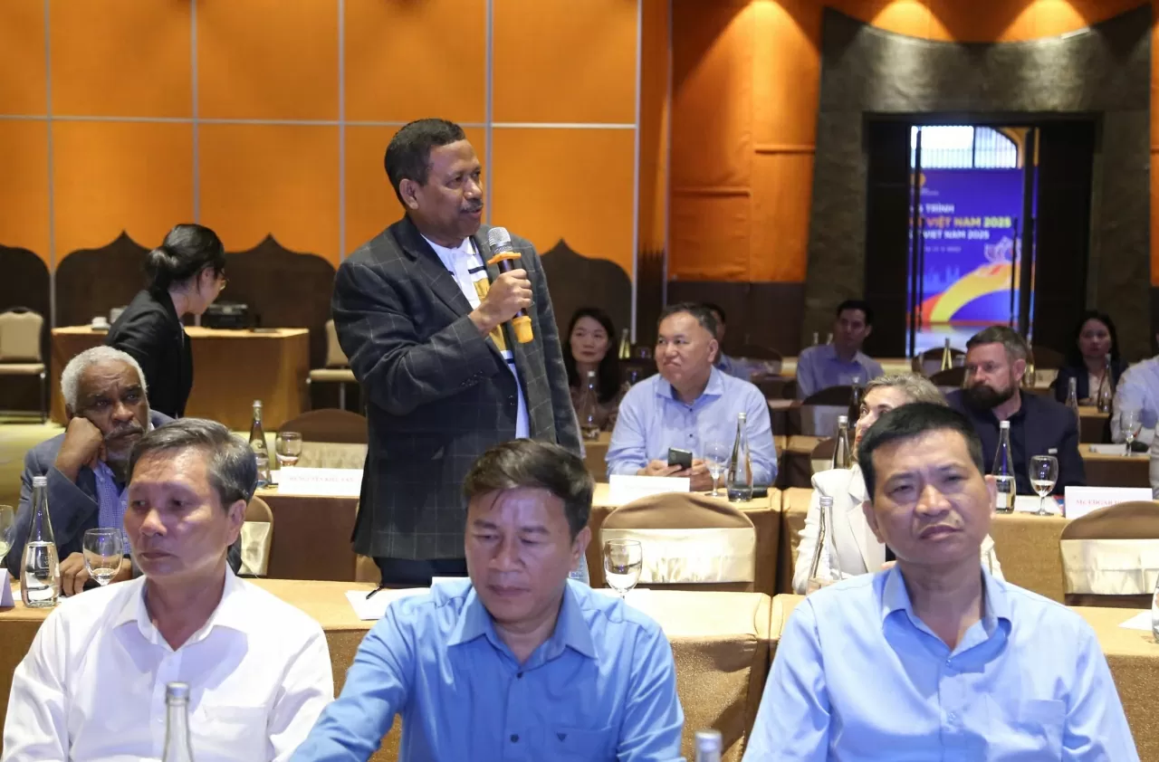 Đại sứ Timor Leste tại Việt Nam João Pereira đưa ra những câu hỏi về Khu di tích và danh thắng Yên Tử - Vĩnh Nghiêm – Côn Sơn, Kiếp Bạc. (Ảnh: Thành Long) Đại sứ Timor Leste tại Việt Nam João Pereira đưa ra những câu hỏi về Khu di tích và danh thắng Yên Tử - Vĩnh Nghiêm – Côn Sơn, Kiếp Bạc. (Ảnh: Thành Long)