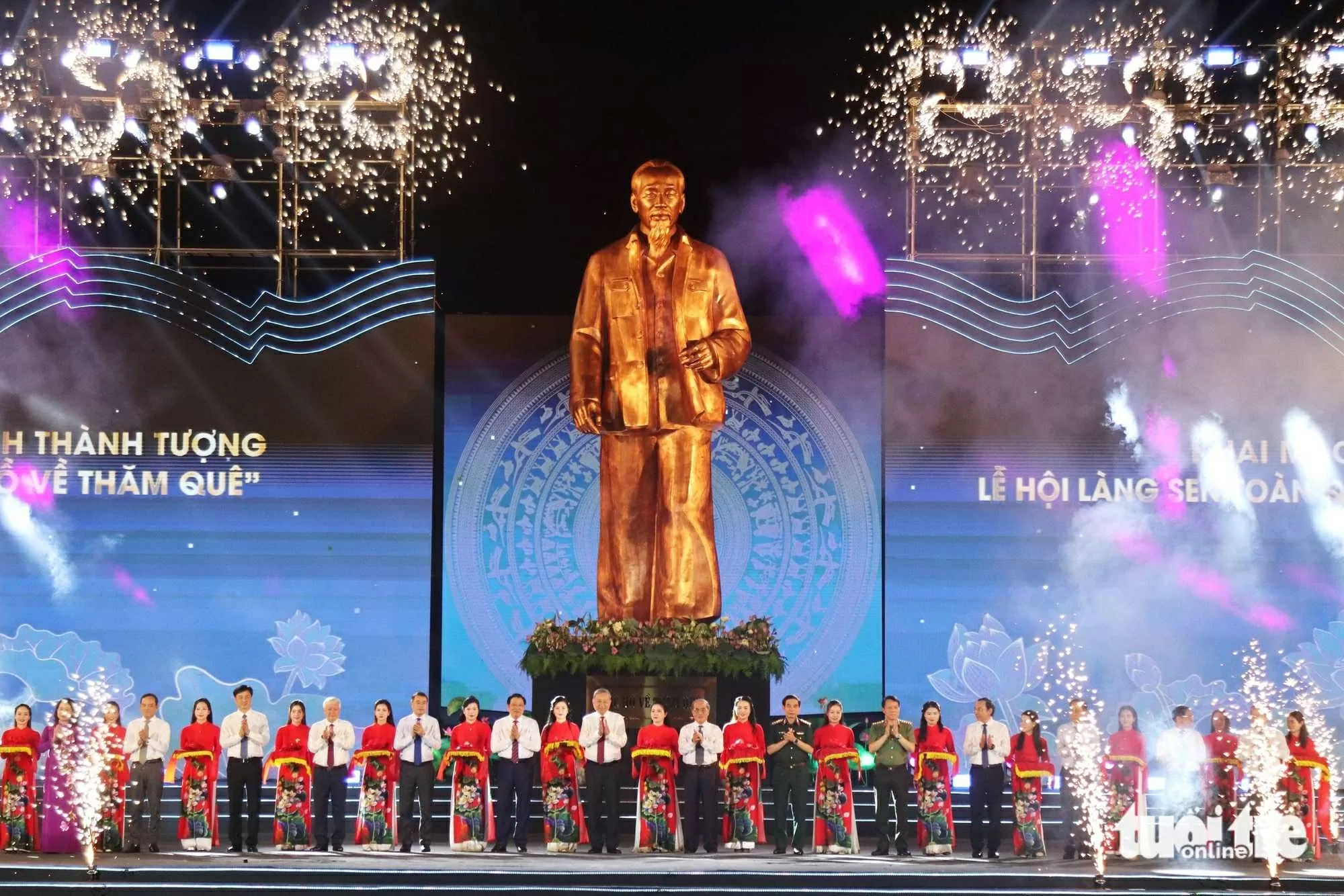 Bác vẫn cùng chúng cháu hành quân
