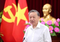 Bác vẫn cùng chúng cháu hành quân