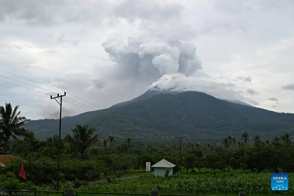 Indonesia thường xuyên xảy ra động đất và các vụ phun trào núi lửa do nằm trên “Vành đai lửa” Thái Bình Dương. (Nguồn: THX)