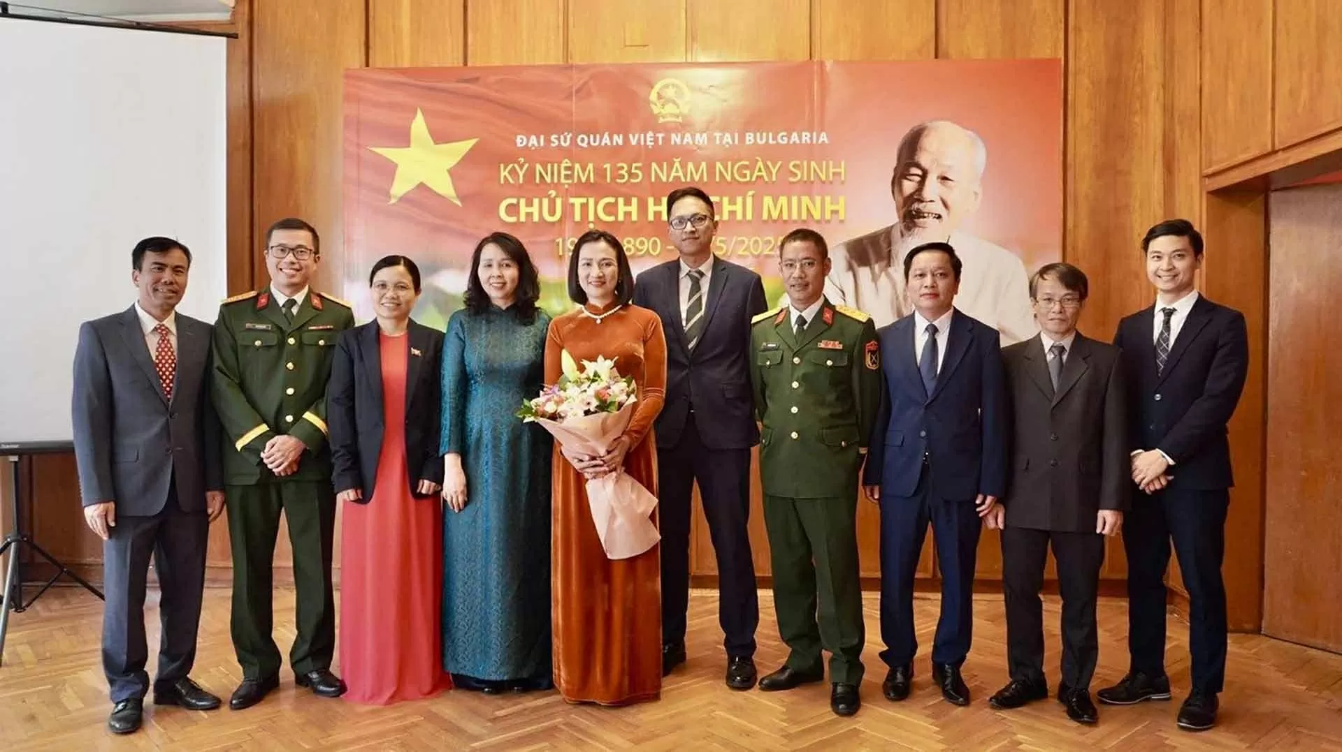 Đại sứ quán Việt Nam tại Bulgaria kỷ niệm 135 năm Ngày sinh Chủ tịch Hồ Chí Minh Đại sứ quán Việt Nam tại Bulgaria kỷ niệm 135 năm Ngày sinh Chủ tịch Hồ Chí Minh