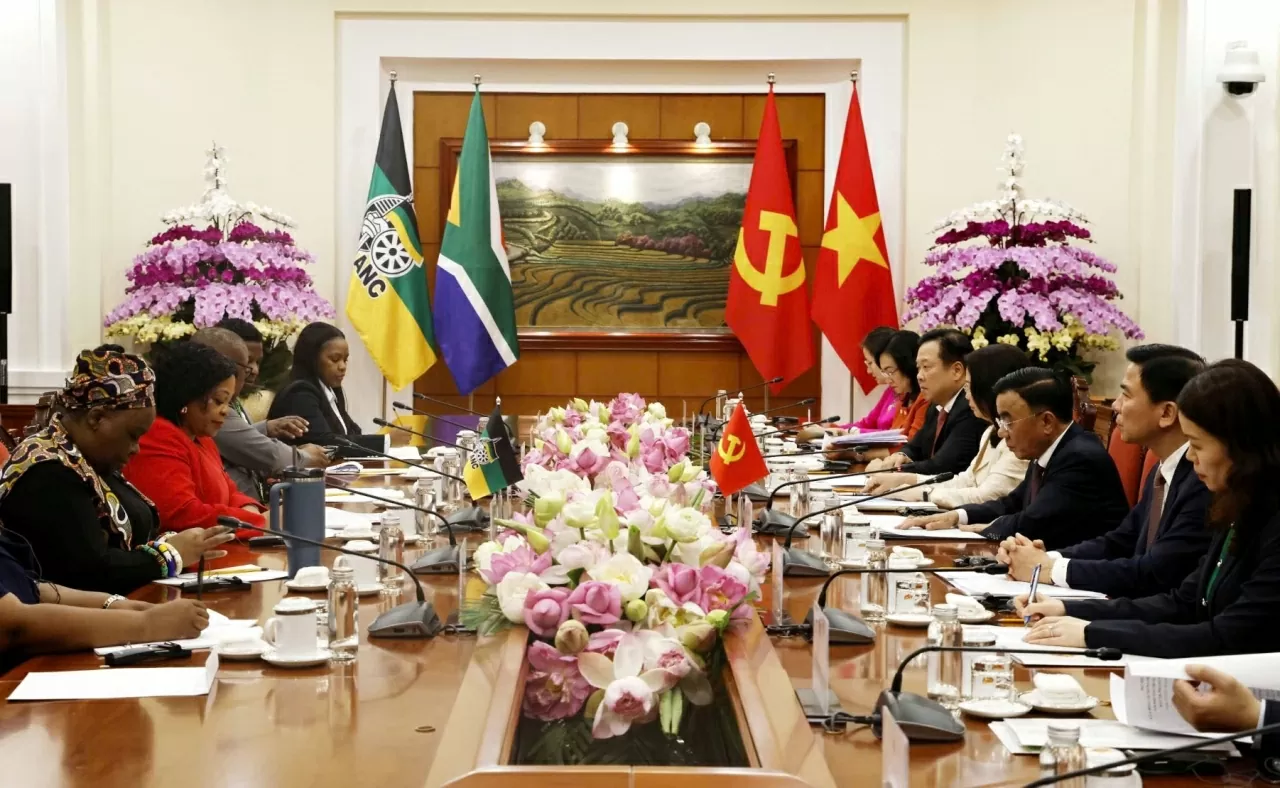 Vietnam, South Africa Party officials hold talks in Hanoi