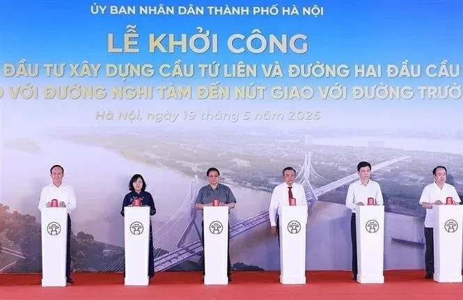 Prime Minister Pham Minh Chinh launches construction of Tu Lien bridge in Hanoi