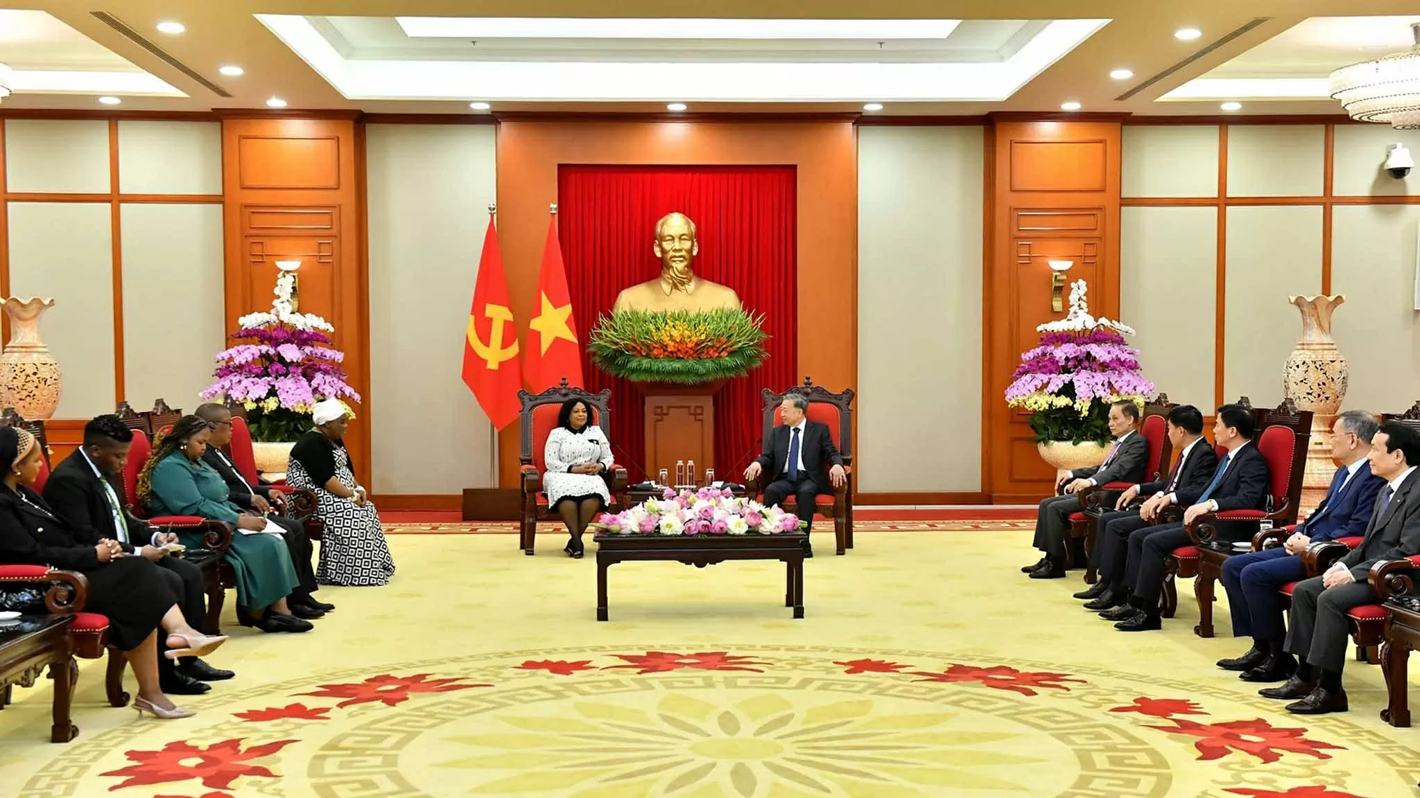Tổng Bí thư Tô Lâm tiếp Phó Tổng thư ký thứ nhất Đảng Đại hội Dân tộc Phi của Nam Phi