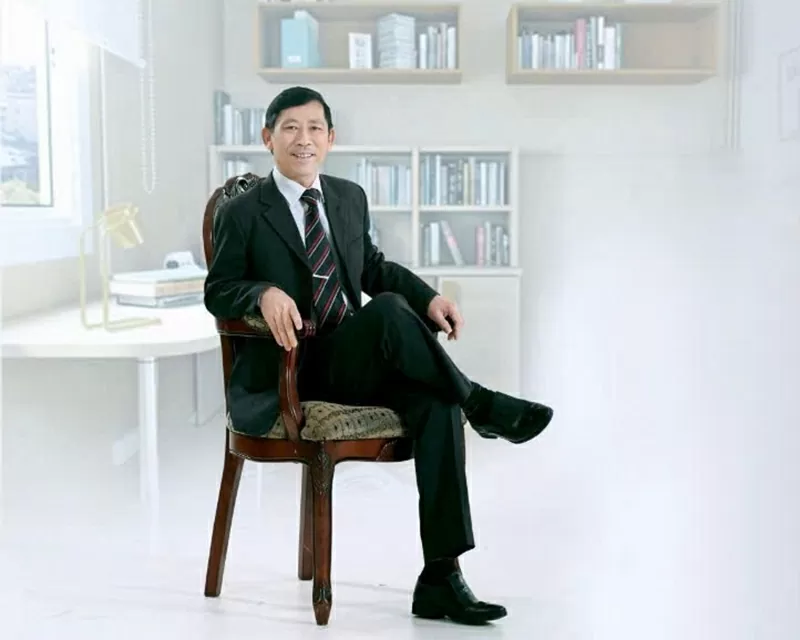 Doanh nhân Khương Đức Sỹ với phong thái đĩnh đạc, tư duy sâu sắc và trái tim hướng thiện.