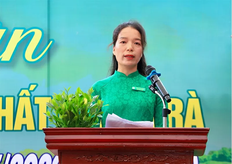 Đại diện HTX Chè Hảo Đạt chia sẻ về thương hiệu “100 năm chè Tân Cương, Thái Nguyên”. Đại diện HTX Chè Hảo Đạt chia sẻ về thương hiệu “100 năm chè Tân Cương, Thái Nguyên”.