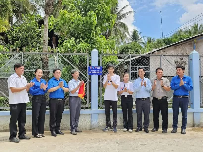 Singaporean students help build new playground for pupils in Ben Tre