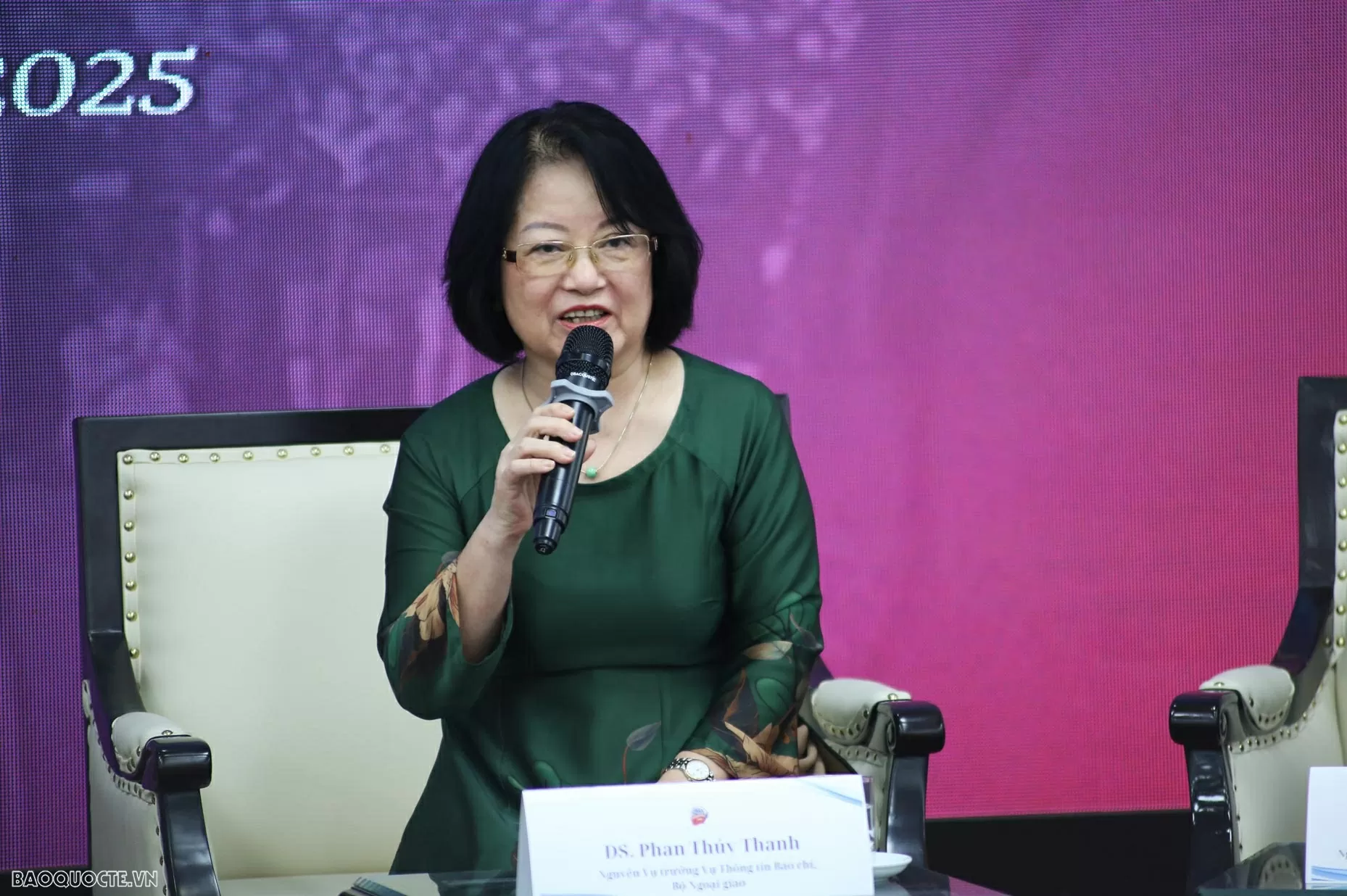 Những bóng hồng ngoại giao Việt Nam: 80 năm sứ mệnh, kiến tạo vị thế và truyền lửa tương lai