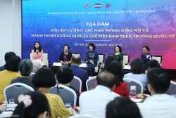 Những 'nữ chiến sĩ' phi thường trên mặt trận không tiếng súng