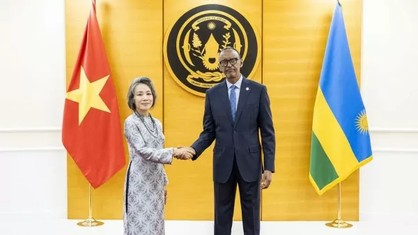 Đại sứ Việt Nam trình Thư ủy nhiệm lên Tổng thống Rwanda Paul Kagame