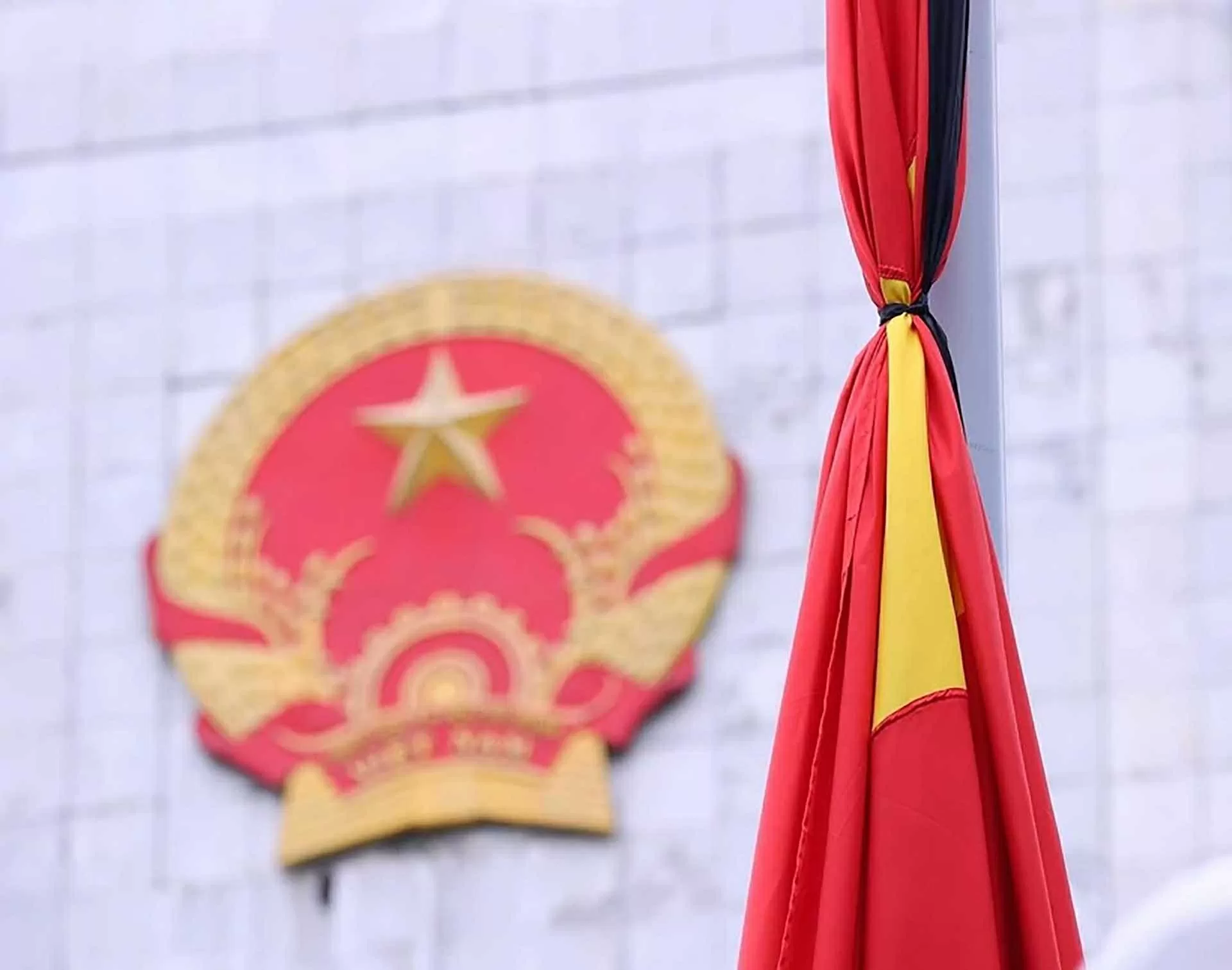 Treo cờ rủ và không tổ chức các hoạt động vui chơi, giải trí công cộng trong thời gian tổ chức Lễ Quốc tang nguyên Chủ tịch nước Trần Đức Lương Treo cờ rủ và không tổ chức các hoạt động vui chơi, giải trí công cộng trong thời gian tổ chức Lễ Quốc tang nguyên Chủ tịch nước Trần Đức Lương
