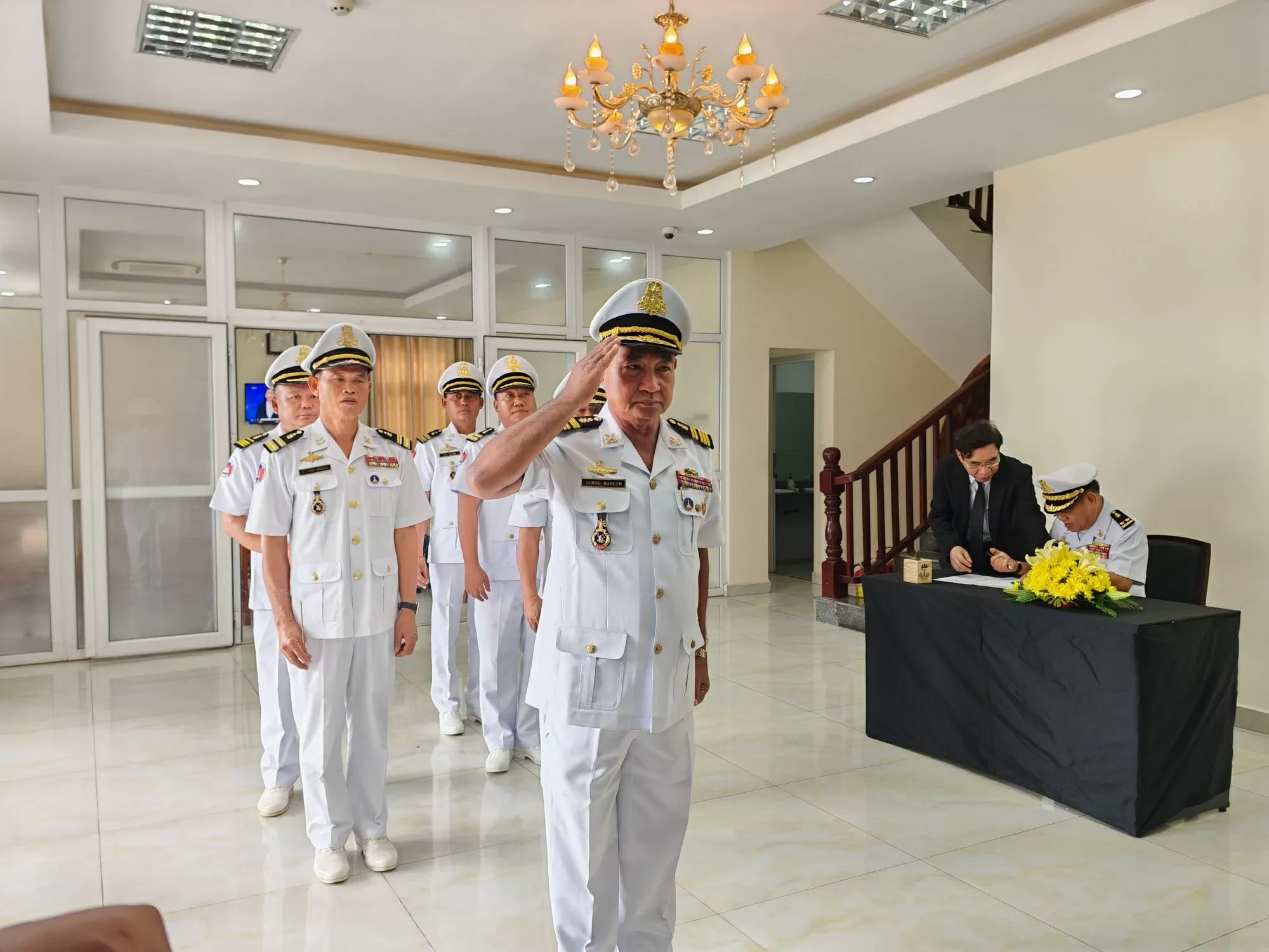 Tổng Lãnh sự quán Việt Nam tại Sihanoukville mở sổ tang viếng nguyên Chủ tịch nước Trần Đức Lương
