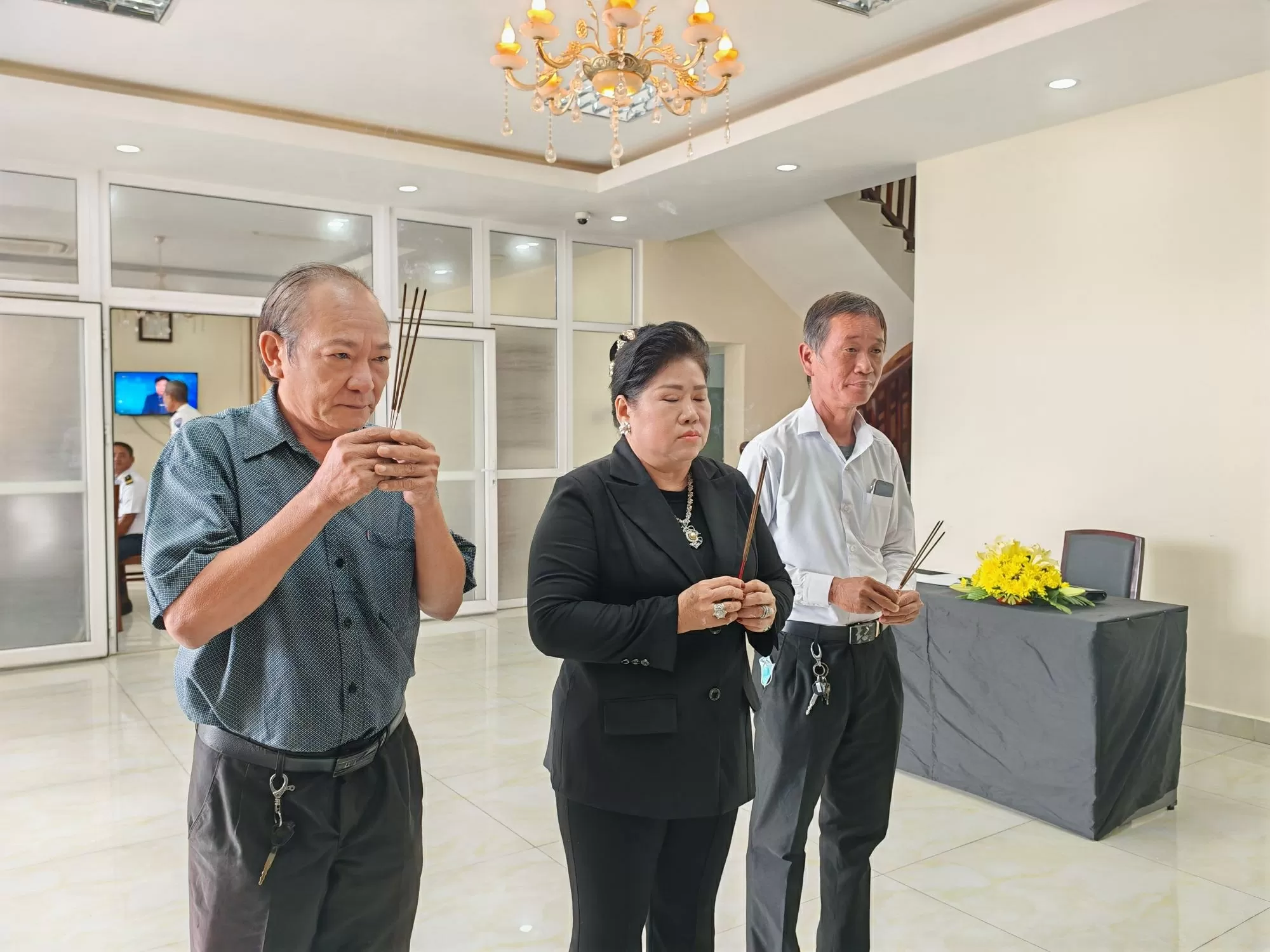 Tổng Lãnh sự quán Việt Nam tại Sihanoukville mở sổ tang viếng nguyên Chủ tịch nước Trần Đức Lương