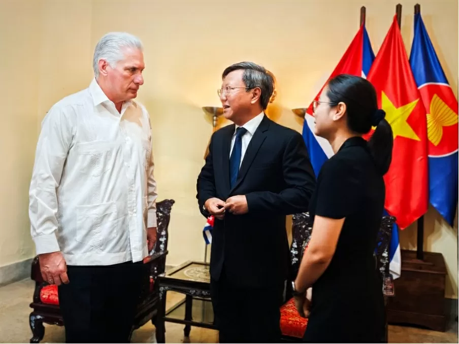 Bí thư thứ Nhất Đảng Cộng sản, Chủ tịch Cộng hoà Cuba Miguel Díaz-Canel tưởng nhớ Nguyên Chủ tịch nước Trần Đức Lương Bí thư thứ Nhất Đảng Cộng sản, Chủ tịch Cộng hoà Cuba Miguel Díaz-Canel tưởng nhớ nguyên Chủ tịch nước Trần Đức Lương